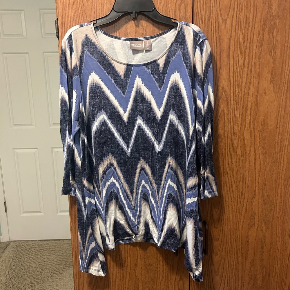 CHICO’S WOMENS SIZE 1 BLUE CREAM AND WHITE LONG SLEEVE TOP